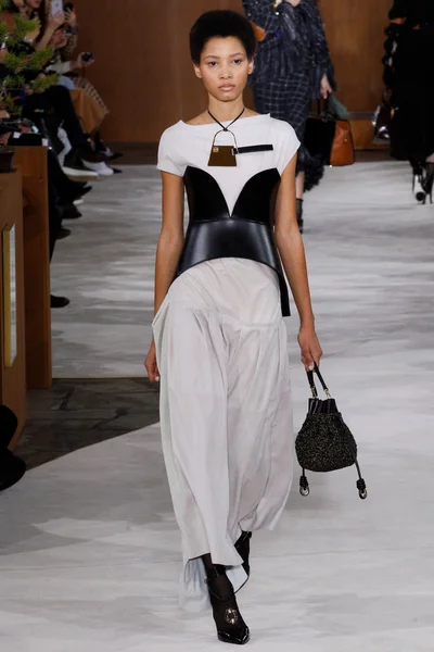 Look 19